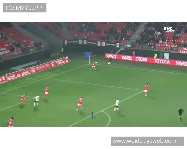 法丙精彩瞬间35米远射破门球员展现绝佳技术与力量