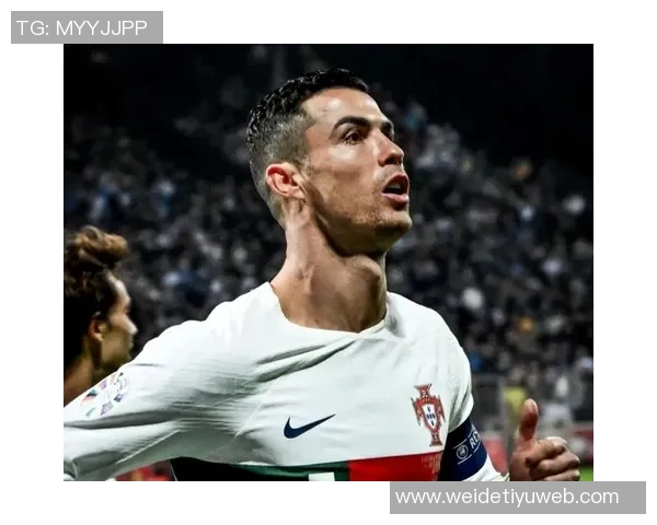 C罗前队友透露他追求千球成就与迷你罗同场竞技的梦想